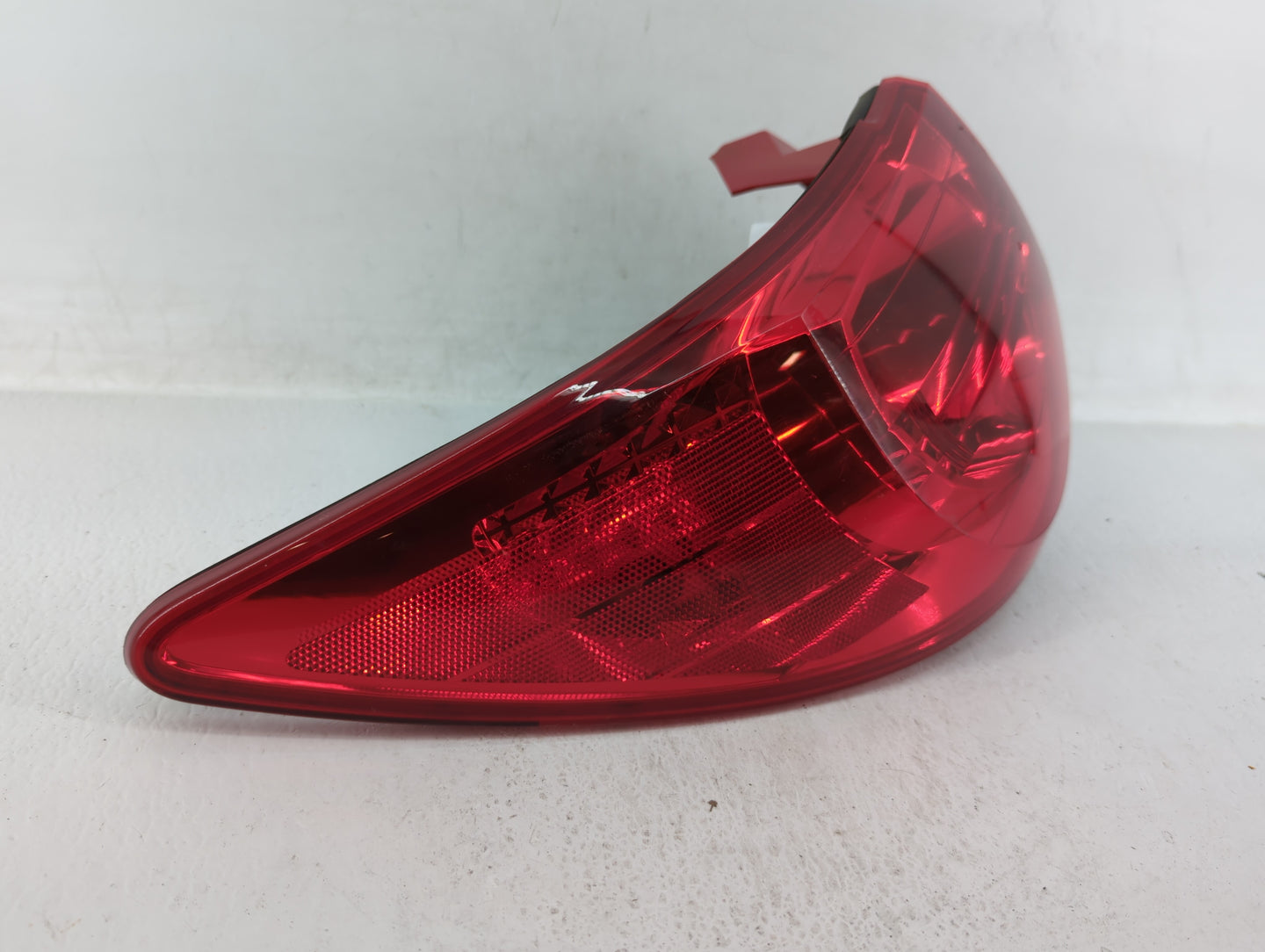 2012 Chevrolet Traverse Tail Light Assembly Driver Left OEM P/N:625075 10T138989, 10T187061, 10T172155 Fits OEM Used Auto Pa