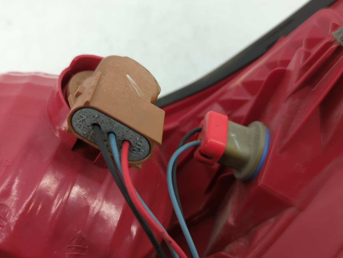 2012 Chevrolet Traverse Tail Light Assembly Driver Left OEM P/N:625075 10T138989, 10T187061, 10T172155 Fits OEM Used Auto Pa