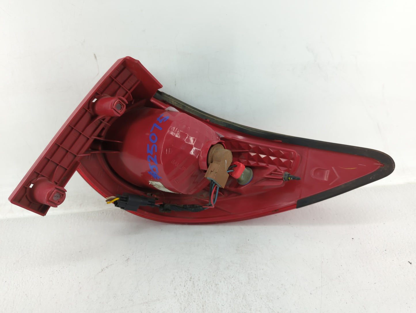 2012 Chevrolet Traverse Tail Light Assembly Driver Left OEM P/N:625075 10T138989, 10T187061, 10T172155 Fits OEM Used Auto Pa