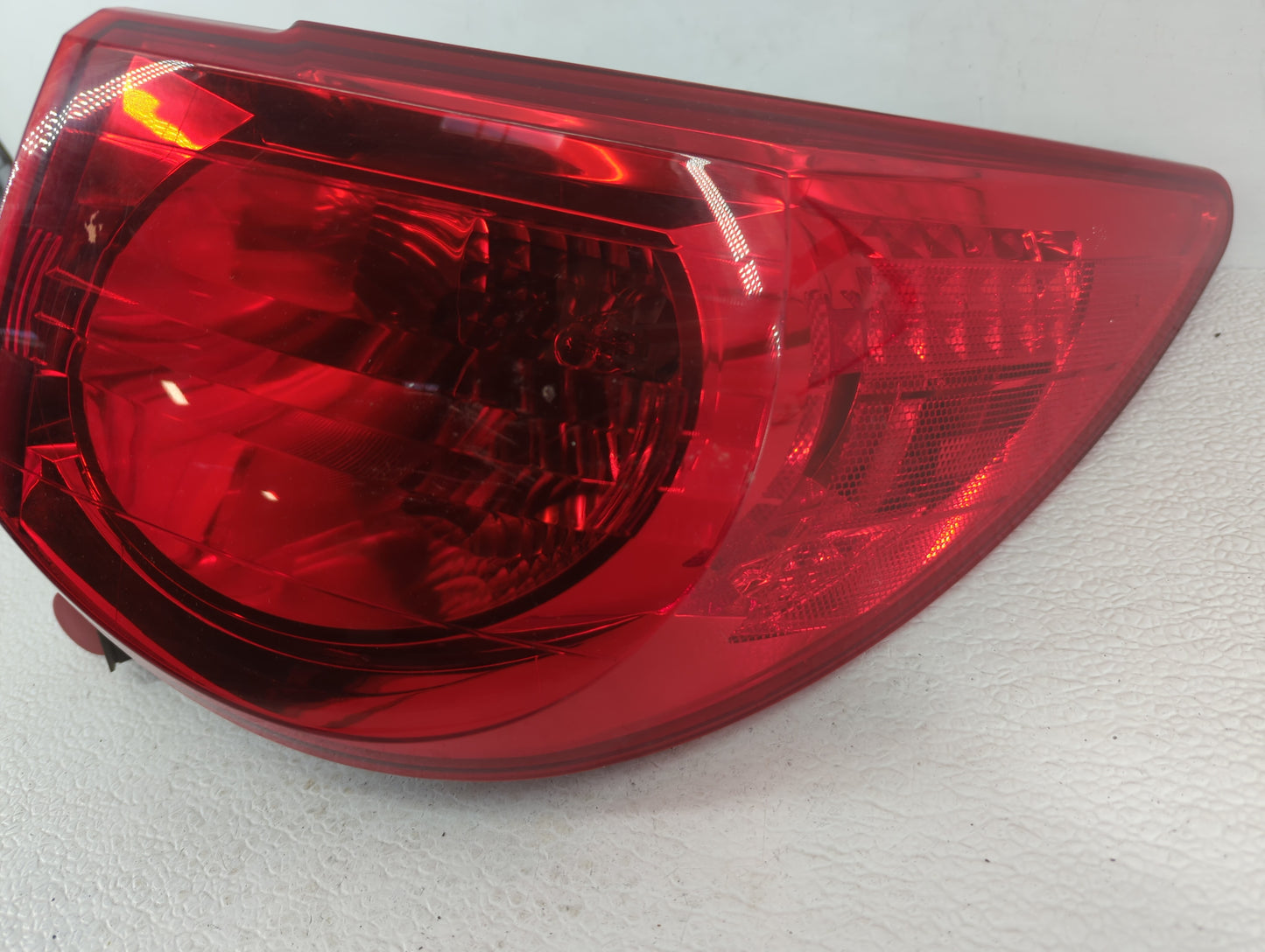 2012 Chevrolet Traverse Tail Light Assembly Passenger Right OEM P/N:ZFY-00928-GM 10T133166 Fits OEM Used Auto Parts - Oemuse