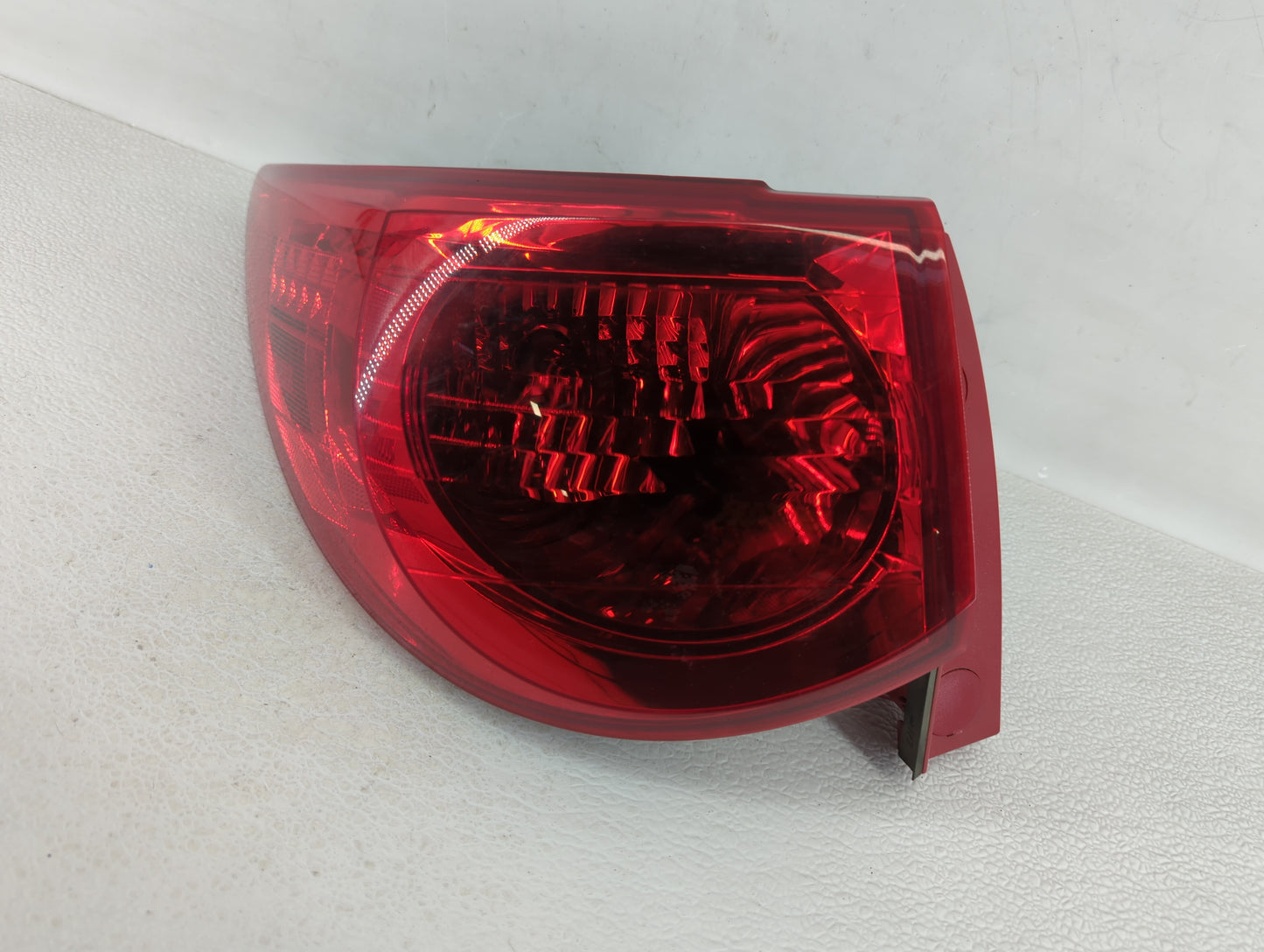 2012 Chevrolet Traverse Tail Light Assembly Driver Left OEM P/N:10T31138 10T138989, 10T187061, 10T172155 Fits OEM Used Auto 