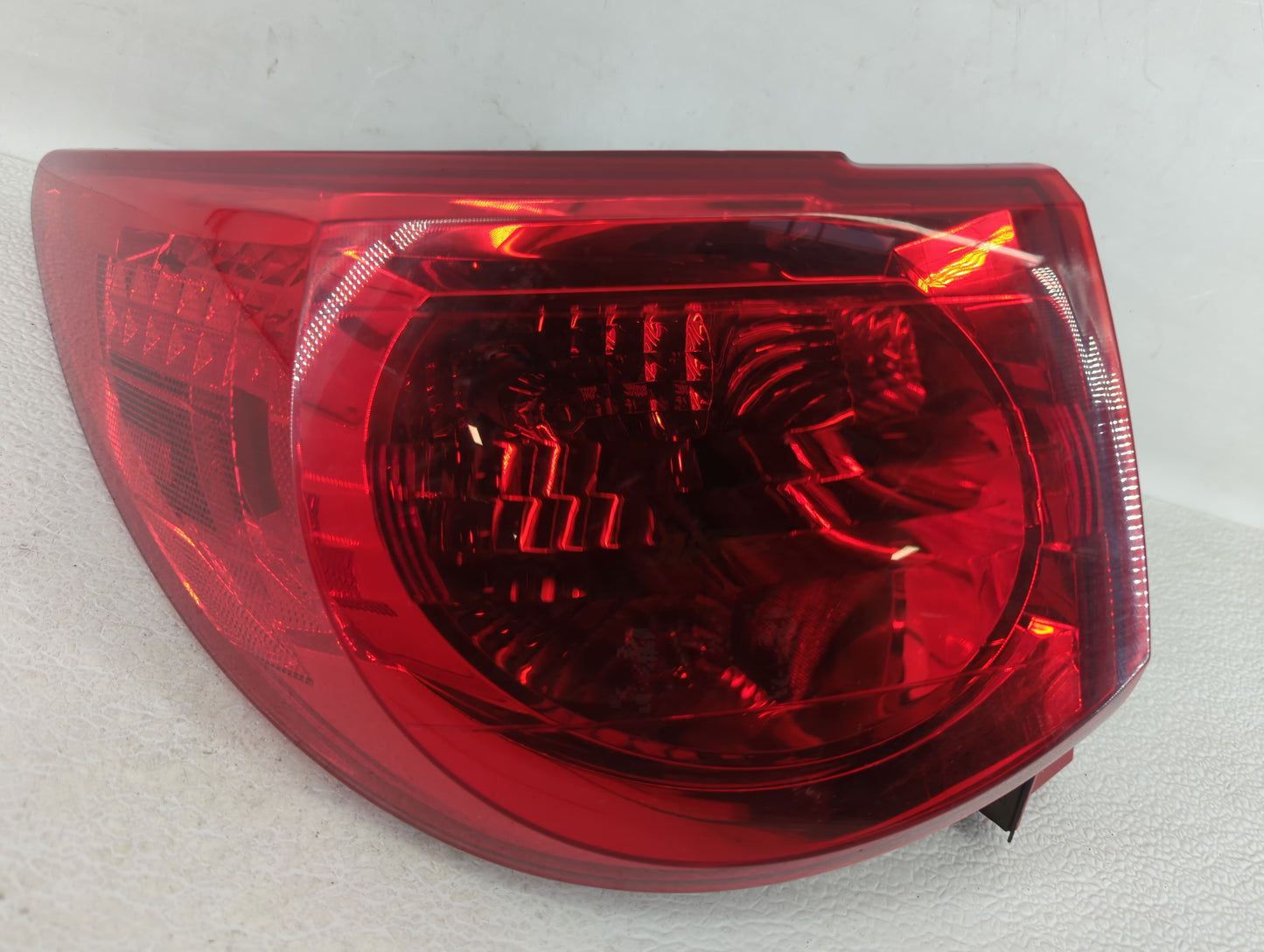 2012 Chevrolet Traverse Tail Light Assembly Driver Left OEM P/N:10T31138 10T138989, 10T187061, 10T172155 Fits OEM Used Auto 