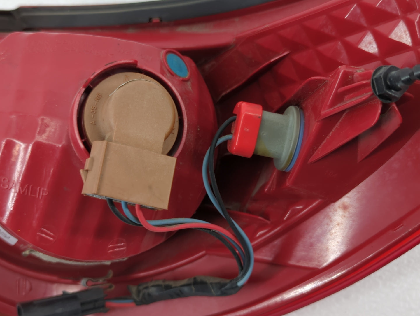 2012 Chevrolet Traverse Tail Light Assembly Driver Left OEM P/N:10T31138 10T138989, 10T187061, 10T172155 Fits OEM Used Auto 