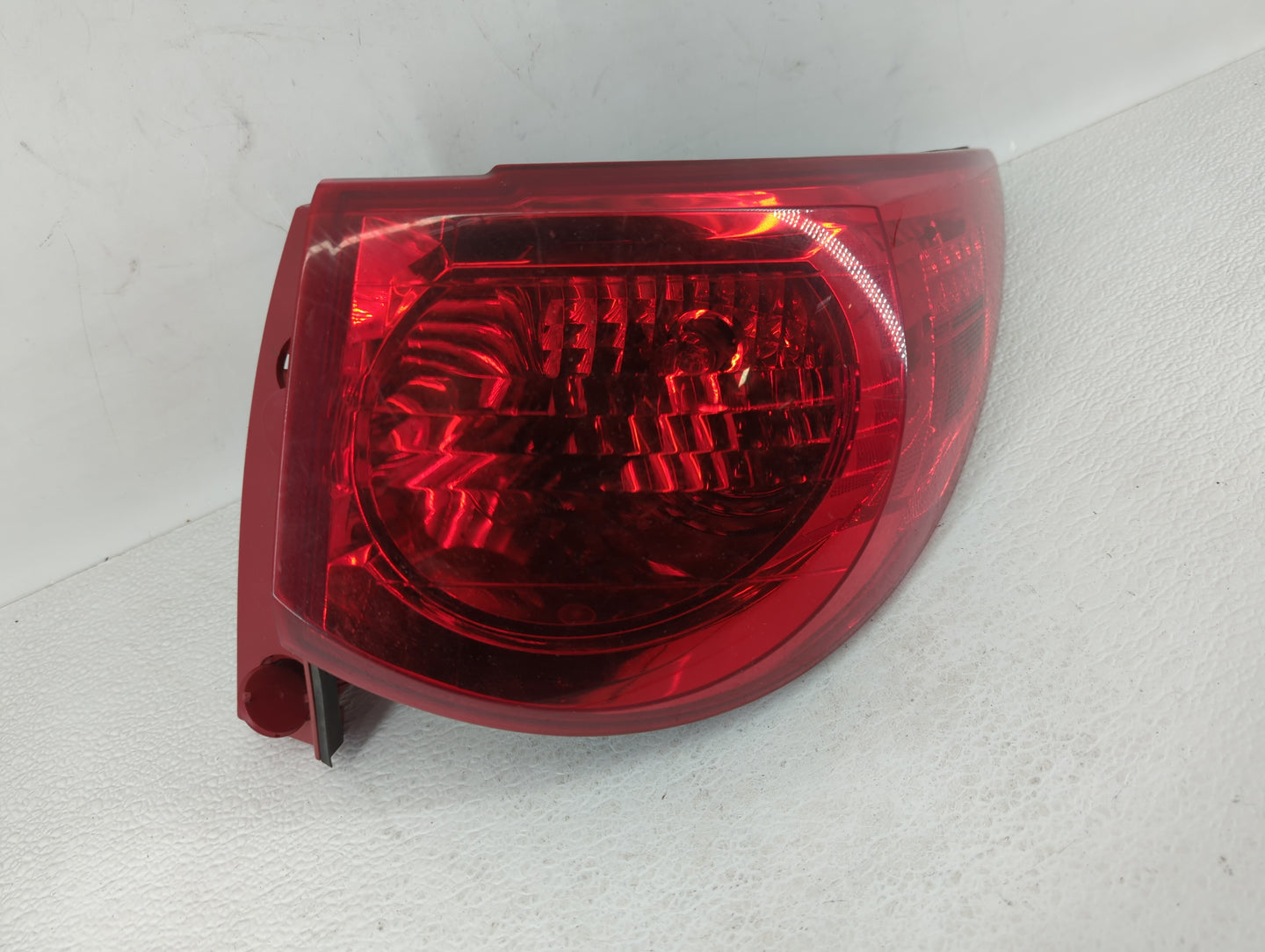 2012 Chevrolet Traverse Tail Light Assembly Passenger Right OEM P/N:ZFY-00928-GM 10T133166 Fits OEM Used Auto Parts - Oemuse
