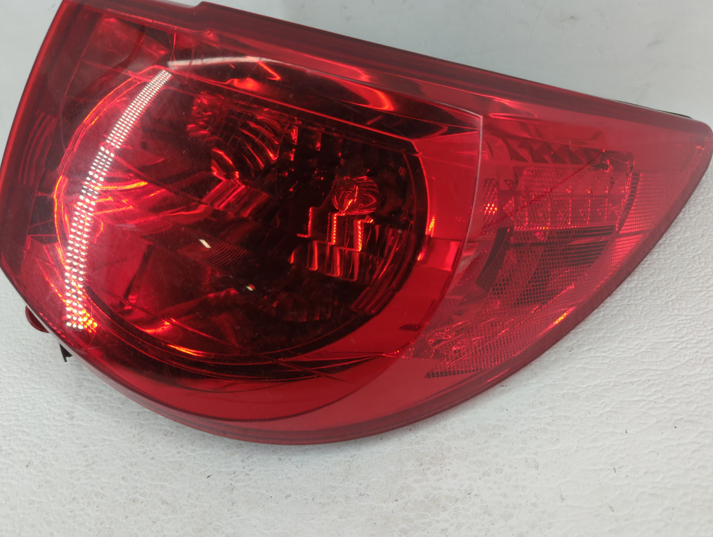 2012 Chevrolet Traverse Tail Light Assembly Passenger Right OEM P/N:ZFY-00928-GM 10T133166 Fits OEM Used Auto Parts - Oemuse