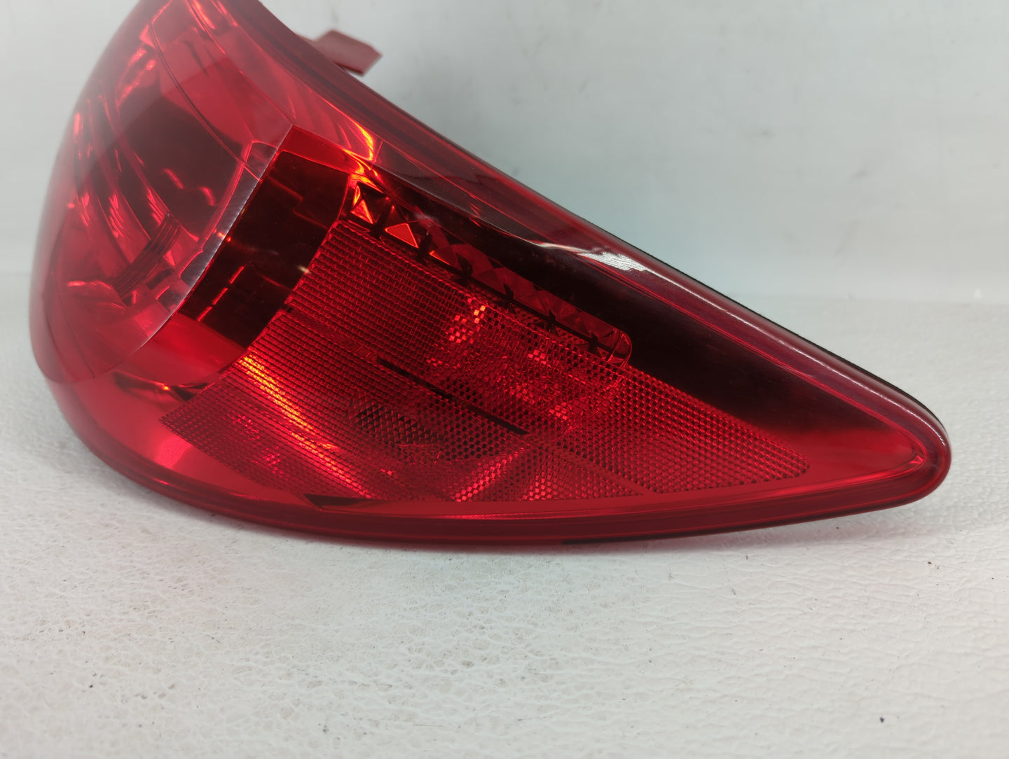 2012 Chevrolet Traverse Tail Light Assembly Passenger Right OEM P/N:ZFY-00928-GM 10T133166 Fits OEM Used Auto Parts - Oemuse