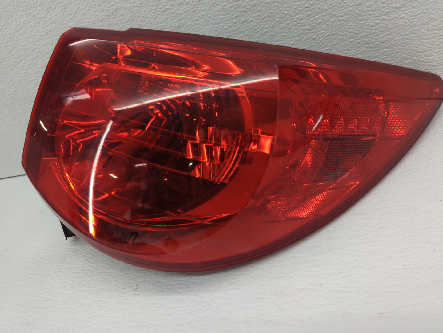 2012 Chevrolet Traverse Tail Light Assembly Passenger Right OEM P/N:94T469489 ZFY-00928-GM Fits OEM Used Auto Parts - Oemuse