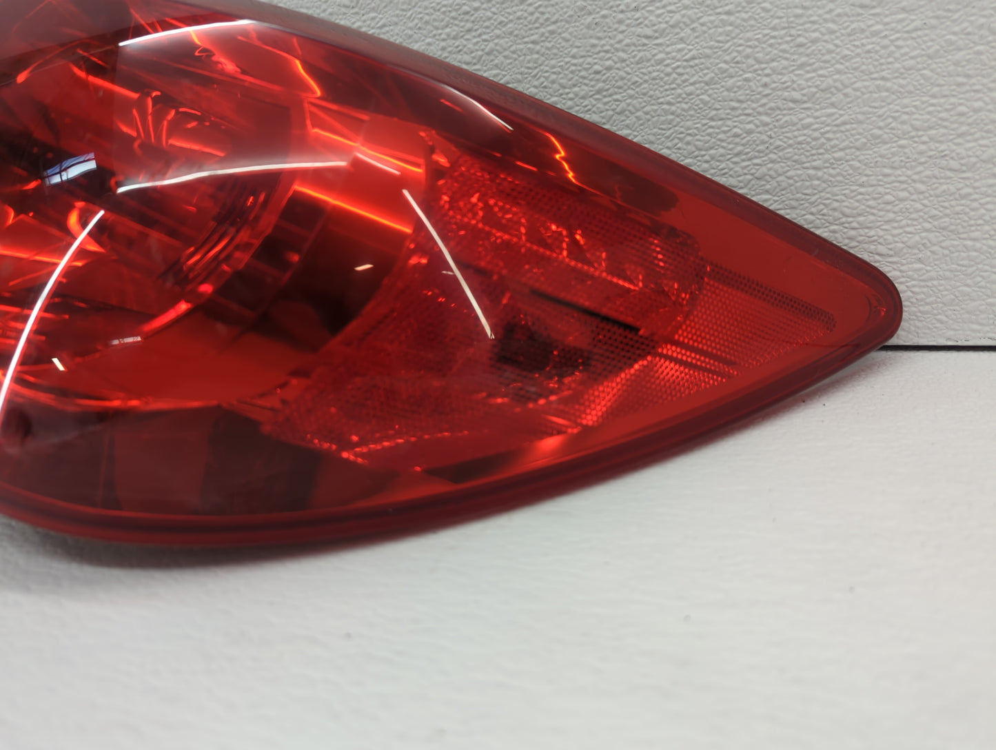 2012 Chevrolet Traverse Tail Light Assembly Passenger Right OEM P/N:94T469489 ZFY-00928-GM Fits OEM Used Auto Parts - Oemuse