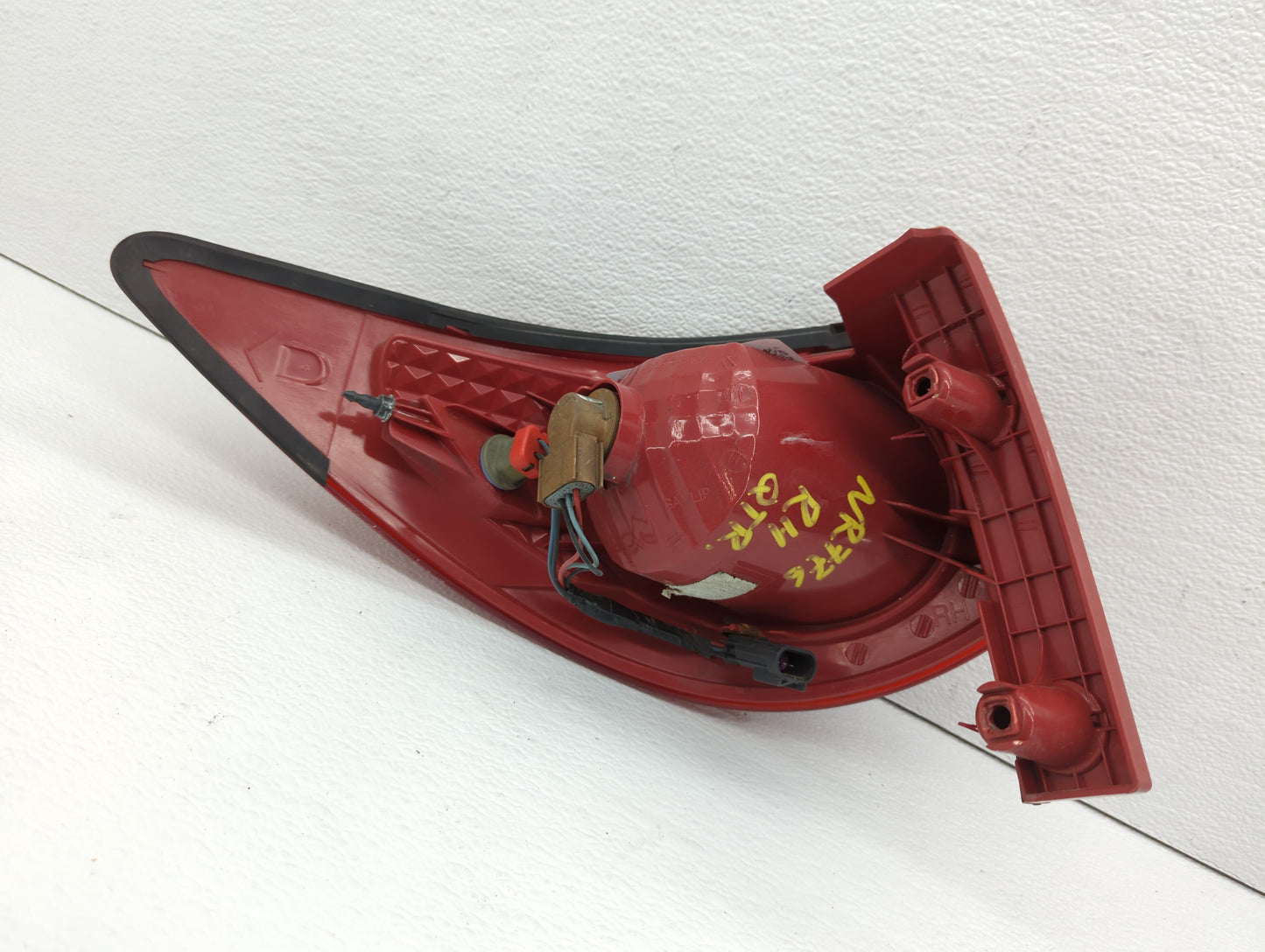 2012 Chevrolet Traverse Tail Light Assembly Passenger Right OEM P/N:94T469489 ZFY-00928-GM Fits OEM Used Auto Parts - Oemuse