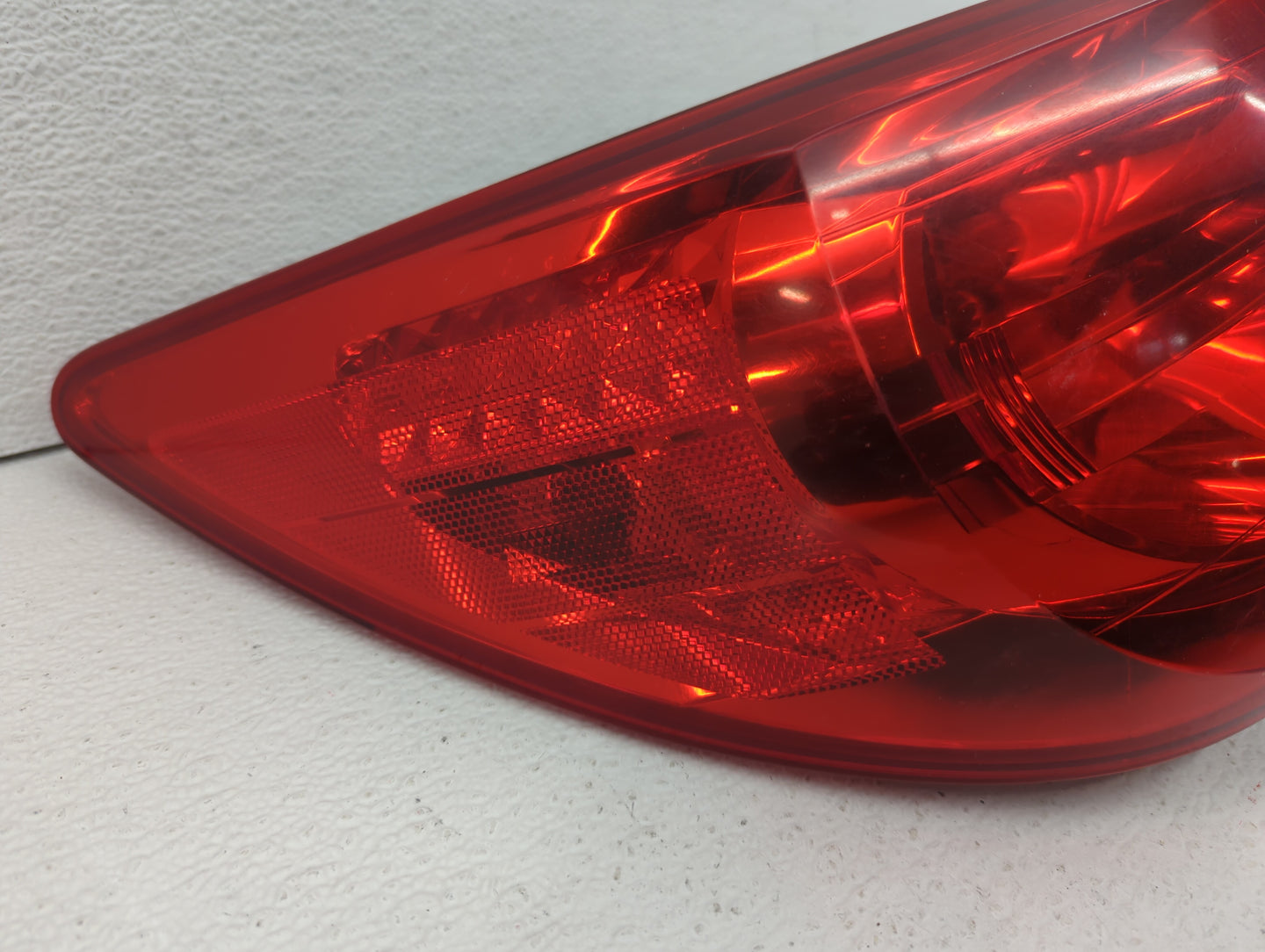 2012 Chevrolet Traverse Tail Light Assembly Driver Left OEM P/N:ZFY-00928-GM Fits OEM Used Auto Parts - Oemusedautoparts1.co