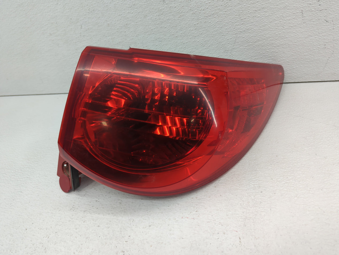 2012 Chevrolet Traverse Tail Light Assembly Passenger Right OEM P/N:94T469489 ZFY-00928-GM Fits OEM Used Auto Parts - Oemuse