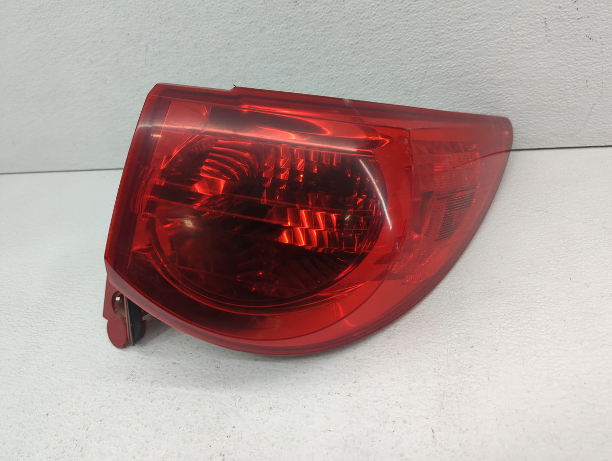 2009-2012 Chevrolet Traverse Tail Light Assembly Passenger Right OEM P/N:94T469489 ZFY-00928-GM Fits Fits 2009 2010 2011 201