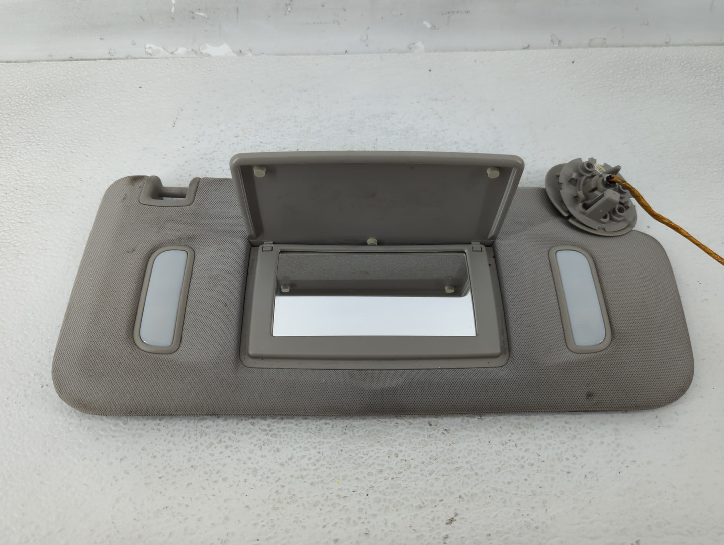 2012 Chevrolet Traverse Sun Visor Shade Replacement Driver Left Mirror Fits OEM Used Auto Parts - Oemusedautoparts1.com