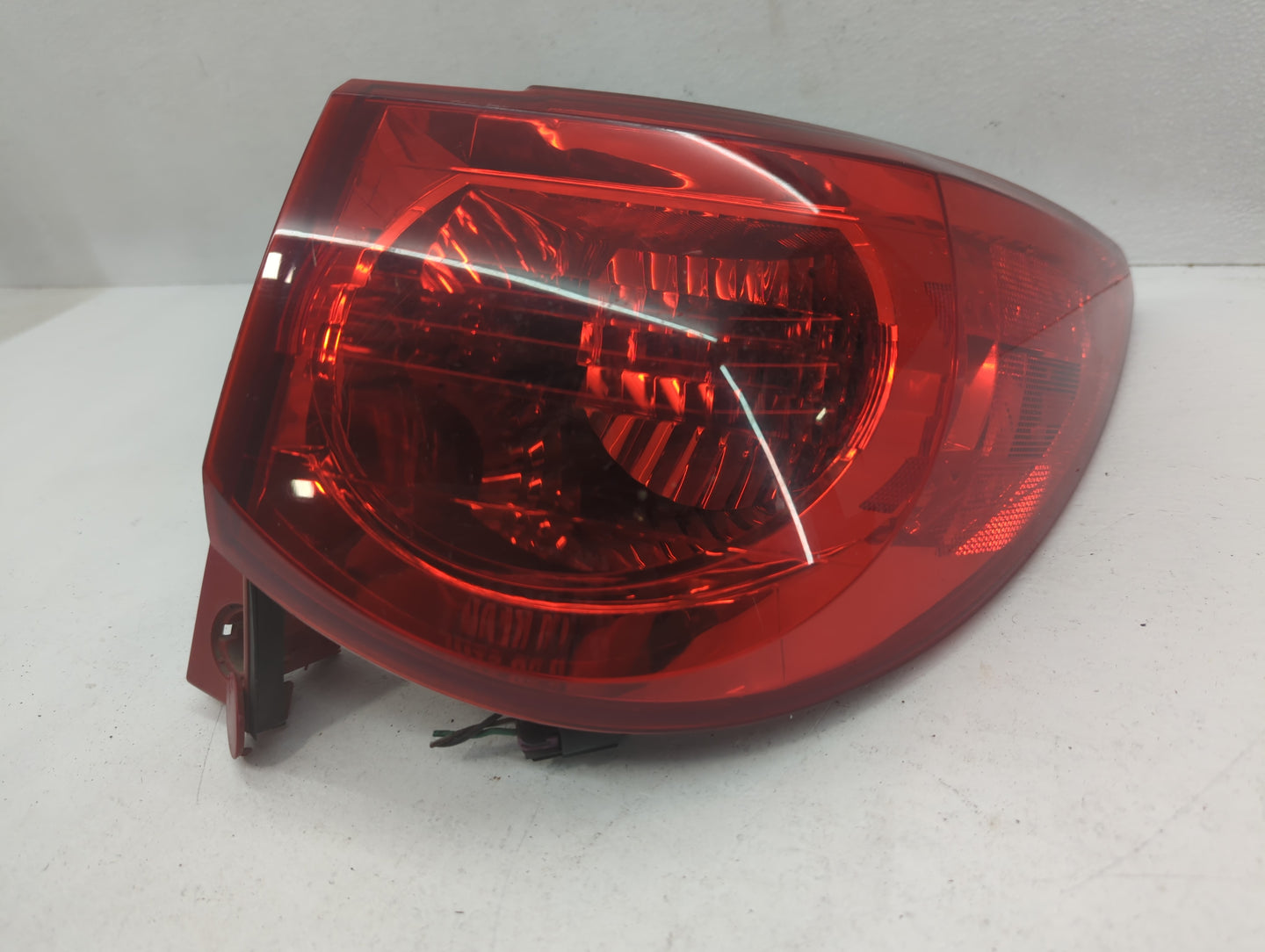 2012 Chevrolet Traverse Tail Light Assembly Driver Left OEM P/N:ZFY-00928-GM Fits OEM Used Auto Parts - Oemusedautoparts1.co
