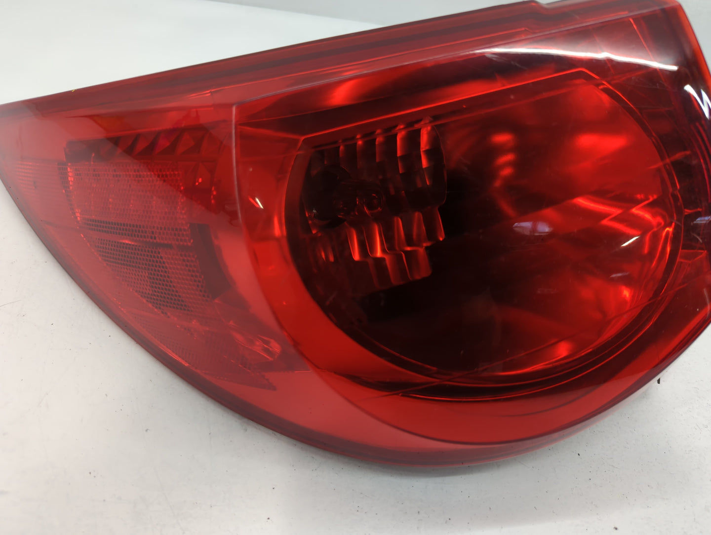 2012 Chevrolet Traverse Tail Light Assembly Passenger Right OEM P/N:ZFY-00928-GM Fits OEM Used Auto Parts - Oemusedautoparts