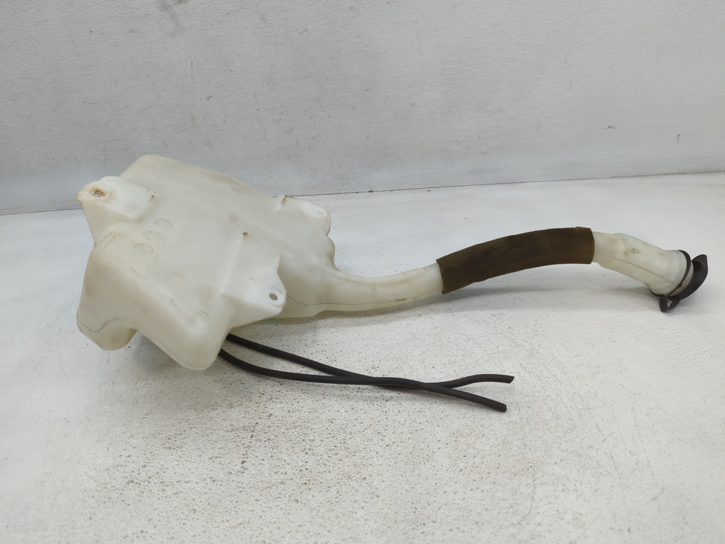 Chevrolet Traverse Windshield Washer Fluid Reservoir Bottle Oem - Oemusedautoparts1.com