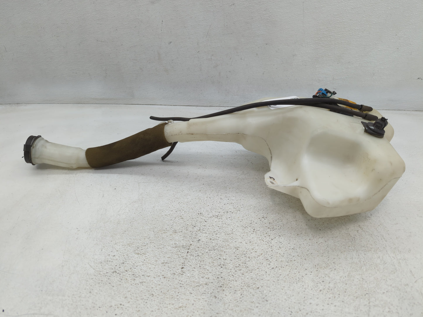 Chevrolet Traverse Windshield Washer Fluid Reservoir Bottle Oem - Oemusedautoparts1.com