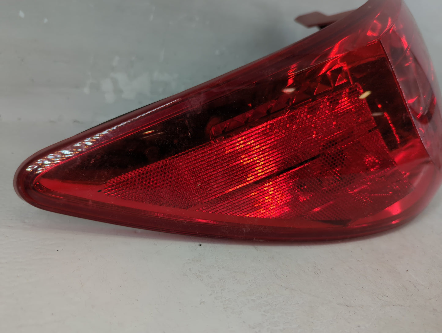 2012 Chevrolet Traverse Tail Light Assembly Driver Left OEM P/N:34T424880 ZFY-00928-GM Fits OEM Used Auto Parts - Oemusedaut