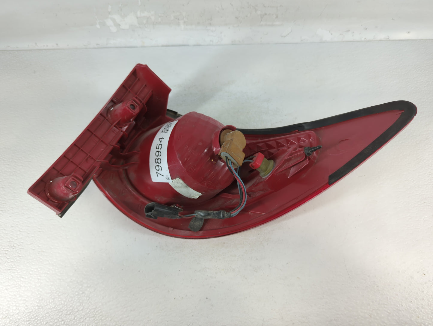 2012 Chevrolet Traverse Tail Light Assembly Driver Left OEM P/N:34T424880 ZFY-00928-GM Fits OEM Used Auto Parts - Oemusedaut