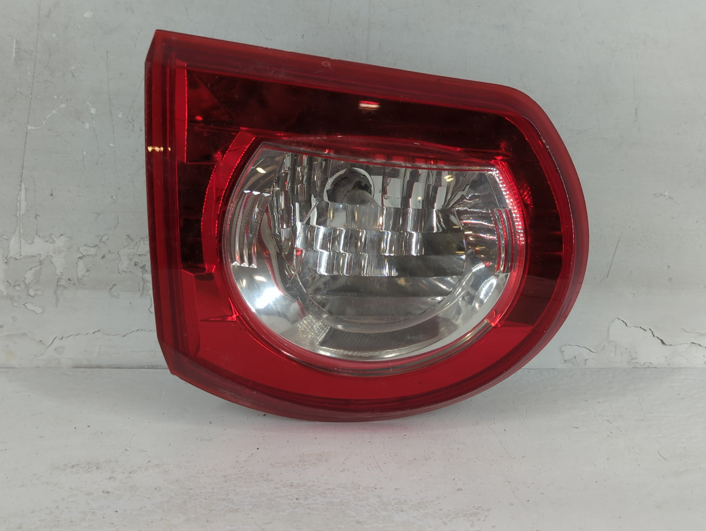 2012 Chevrolet Traverse Tail Light Assembly Passenger Right OEM P/N:25952322 Fits OEM Used Auto Parts - Oemusedautoparts1.co