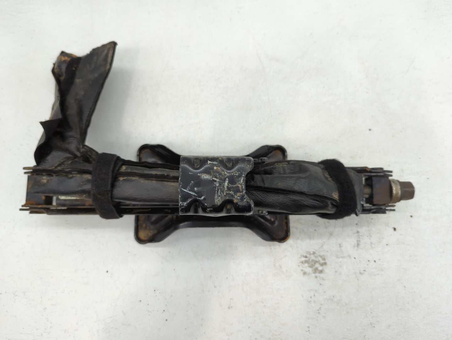 2012 Chevrolet Traverse Spare Scissor Car Jack - Oemusedautoparts1.com