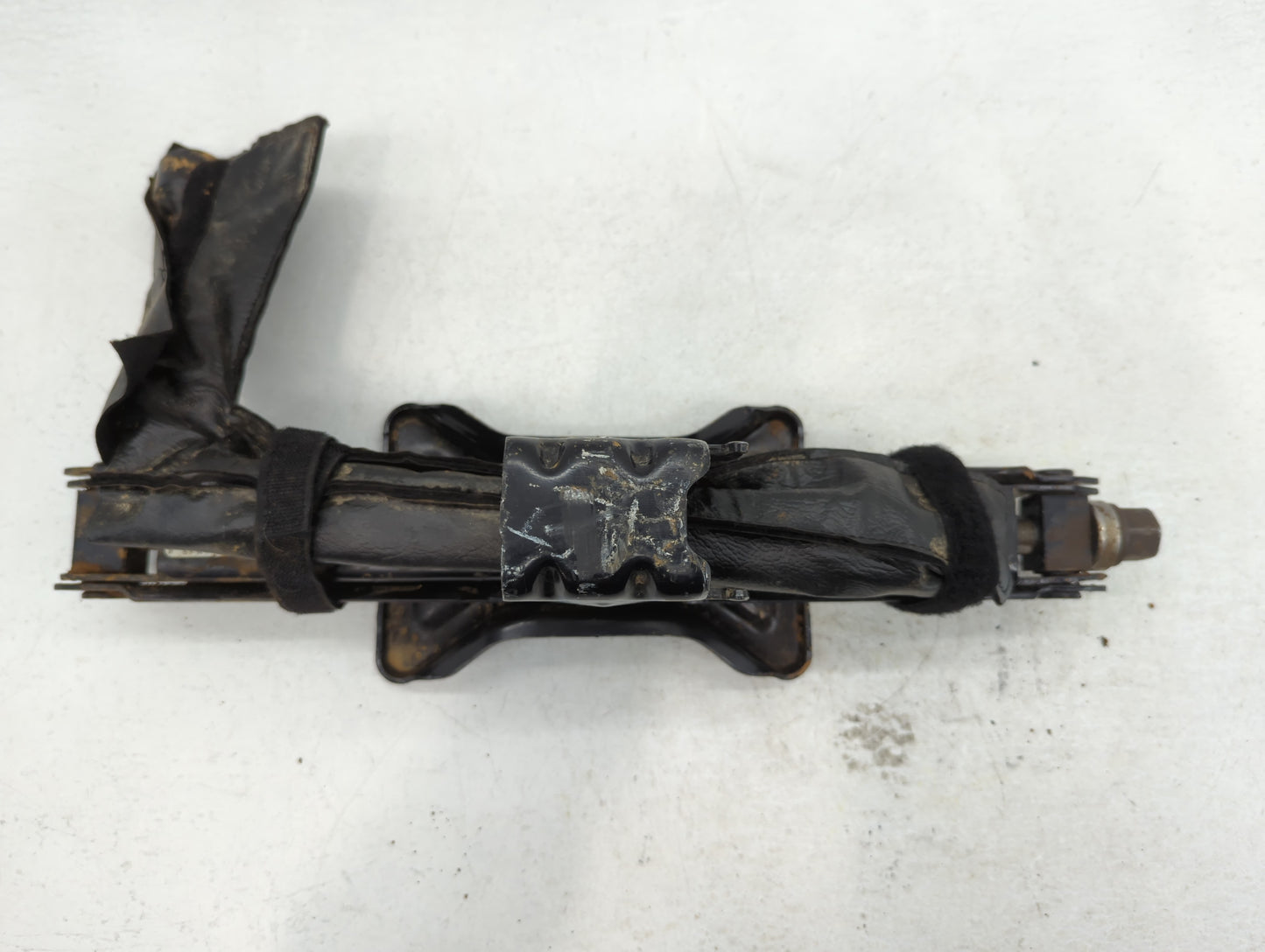 2012 Chevrolet Traverse Spare Scissor Car Jack - Oemusedautoparts1.com