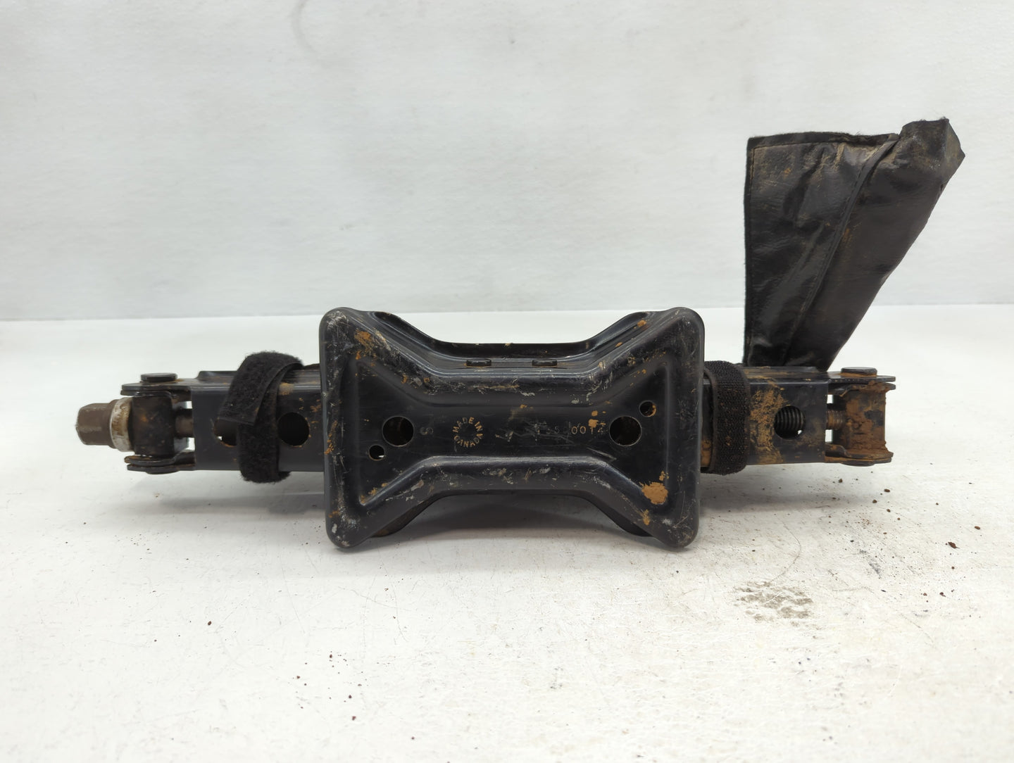 2012 Chevrolet Traverse Spare Scissor Car Jack - Oemusedautoparts1.com