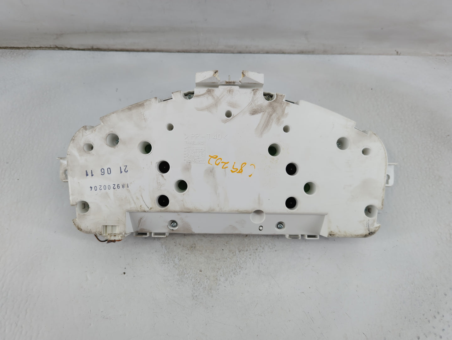 2012 Chevrolet V30 Instrument Cluster Speedometer Gauges P/N:69199-780T 30733373 Fits OEM Used Auto Parts - Oemusedautoparts