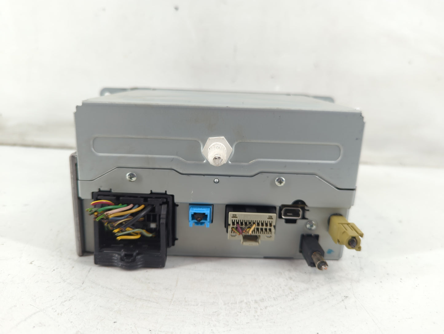 2012 Chevrolet Volt Radio AM FM Cd Player Receiver Replacement P/N:22854760 Fits OEM Used Auto Parts - Oemusedautoparts1.com