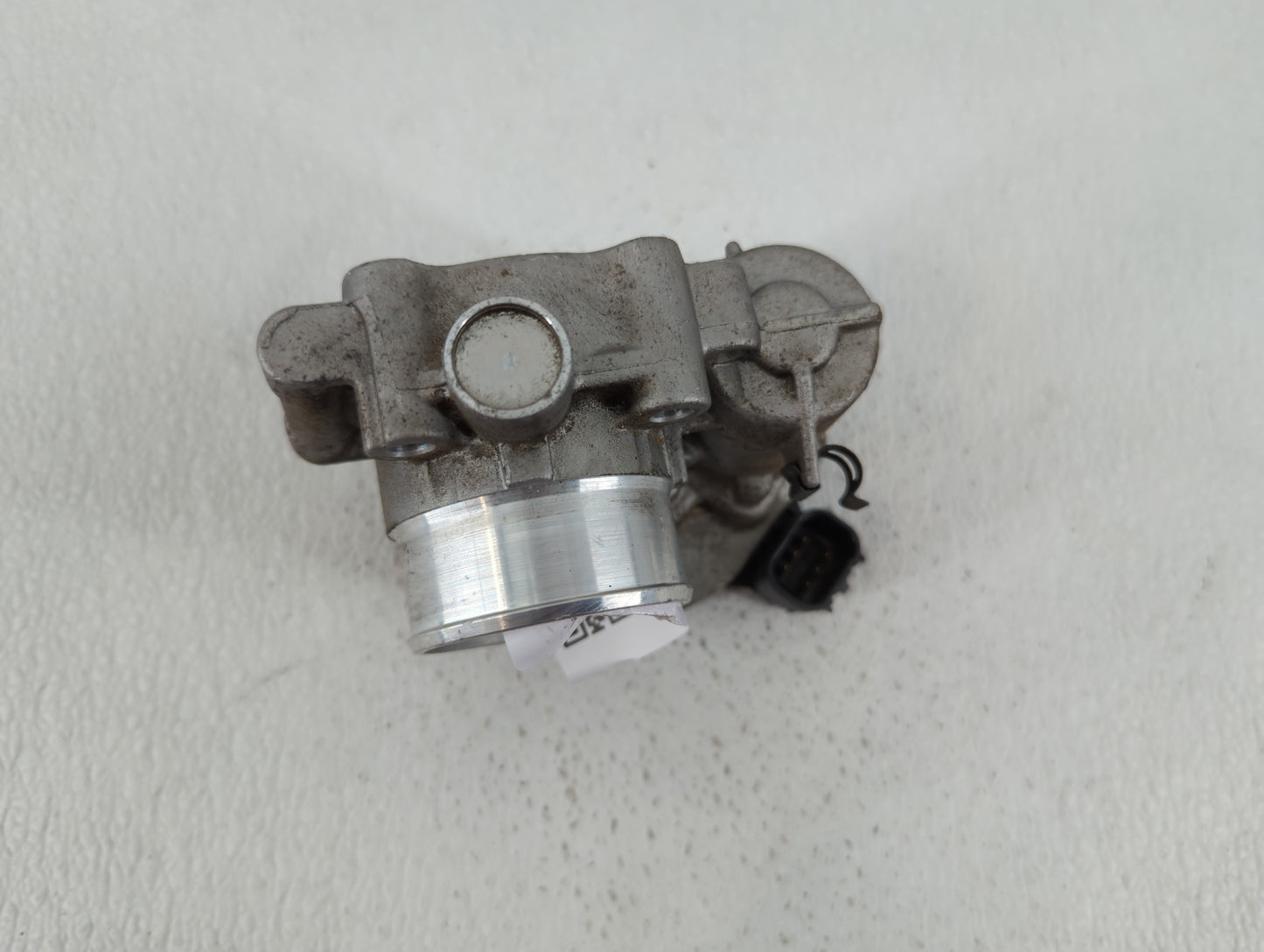 2011-2015 Chevrolet Volt Throttle Body P/N:55562270 Fits Fits 2011 2012 2013 2014 2015 2016 OEM Used Auto Parts - Oemusedaut
