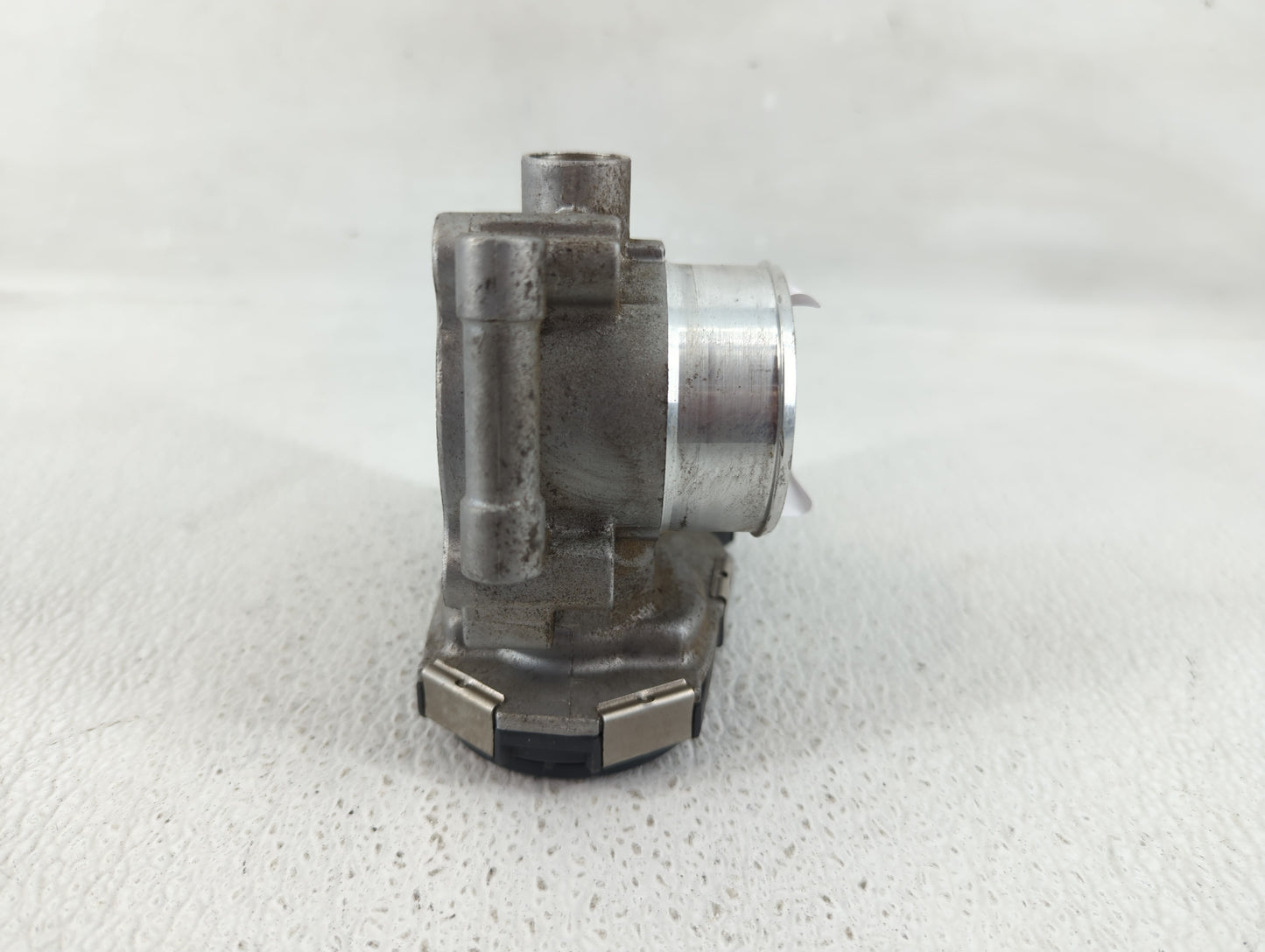 2011-2015 Chevrolet Volt Throttle Body P/N:55562270 Fits Fits 2011 2012 2013 2014 2015 2016 OEM Used Auto Parts - Oemusedaut