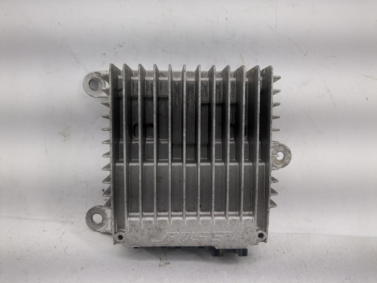 2011-2015 Chevrolet Volt Radio Speaker Amplifier 20760438 - Oemusedautoparts1.com