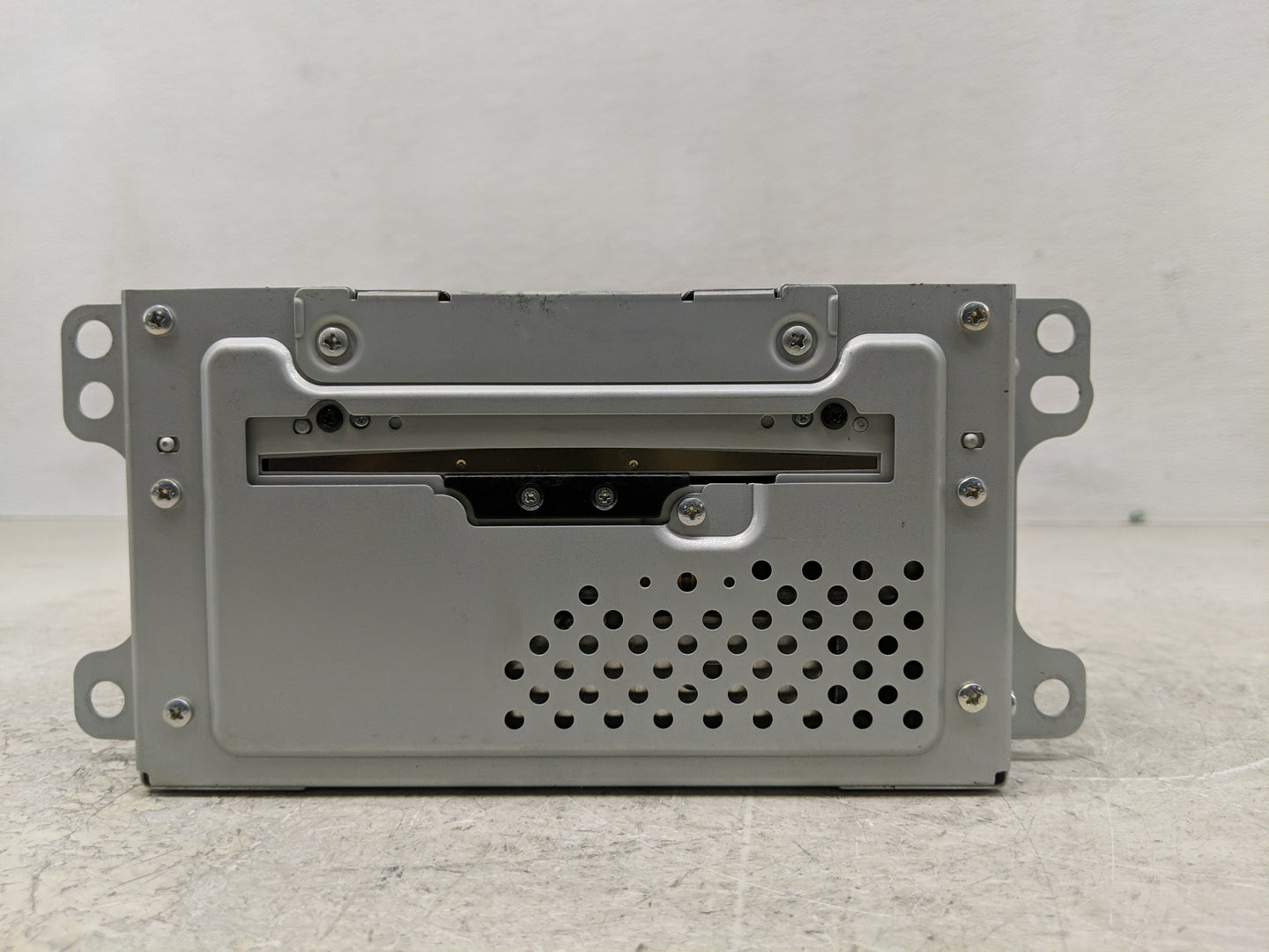 2012 Chevrolet Volt Radio AM FM Cd Player Receiver Replacement P/N:22814136 Fits OEM Used Auto Parts - Oemusedautoparts1.com