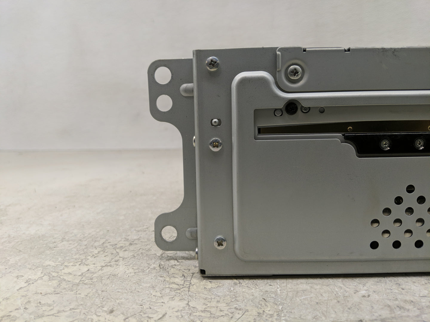 2012 Chevrolet Volt Radio AM FM Cd Player Receiver Replacement P/N:22814136 Fits OEM Used Auto Parts - Oemusedautoparts1.com