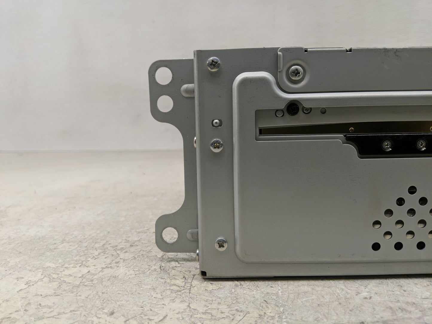 2012 Chevrolet Volt Radio AM FM Cd Player Receiver Replacement P/N:22814136 Fits OEM Used Auto Parts - Oemusedautoparts1.com