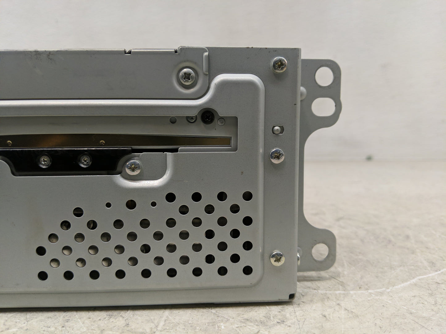 2012 Chevrolet Volt Radio AM FM Cd Player Receiver Replacement P/N:22814136 Fits OEM Used Auto Parts - Oemusedautoparts1.com