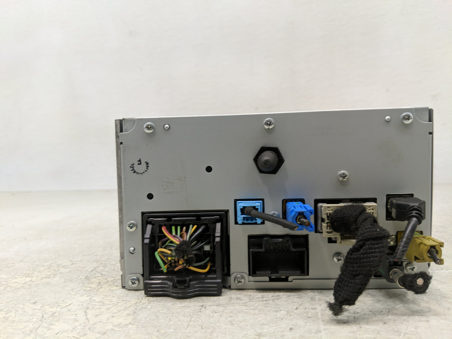 2012 Chevrolet Volt Radio AM FM Cd Player Receiver Replacement P/N:22814136 Fits OEM Used Auto Parts - Oemusedautoparts1.com