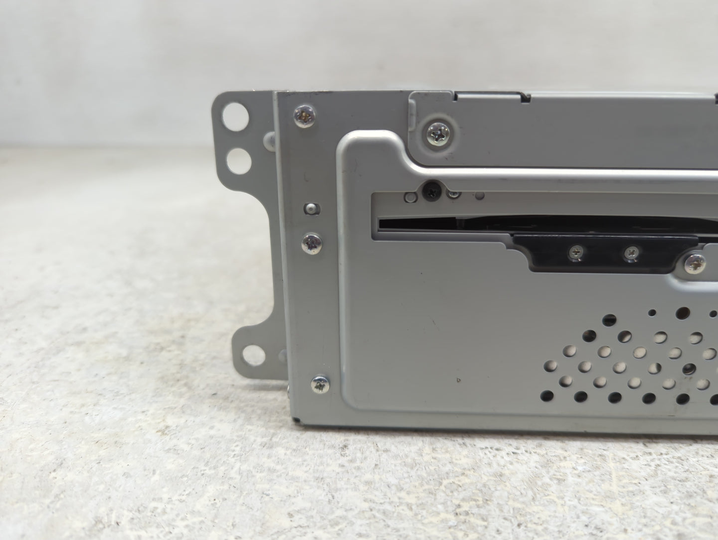 2012 Chevrolet Volt Radio AM FM Cd Player Receiver Replacement P/N:22814136 Fits OEM Used Auto Parts - Oemusedautoparts1.com