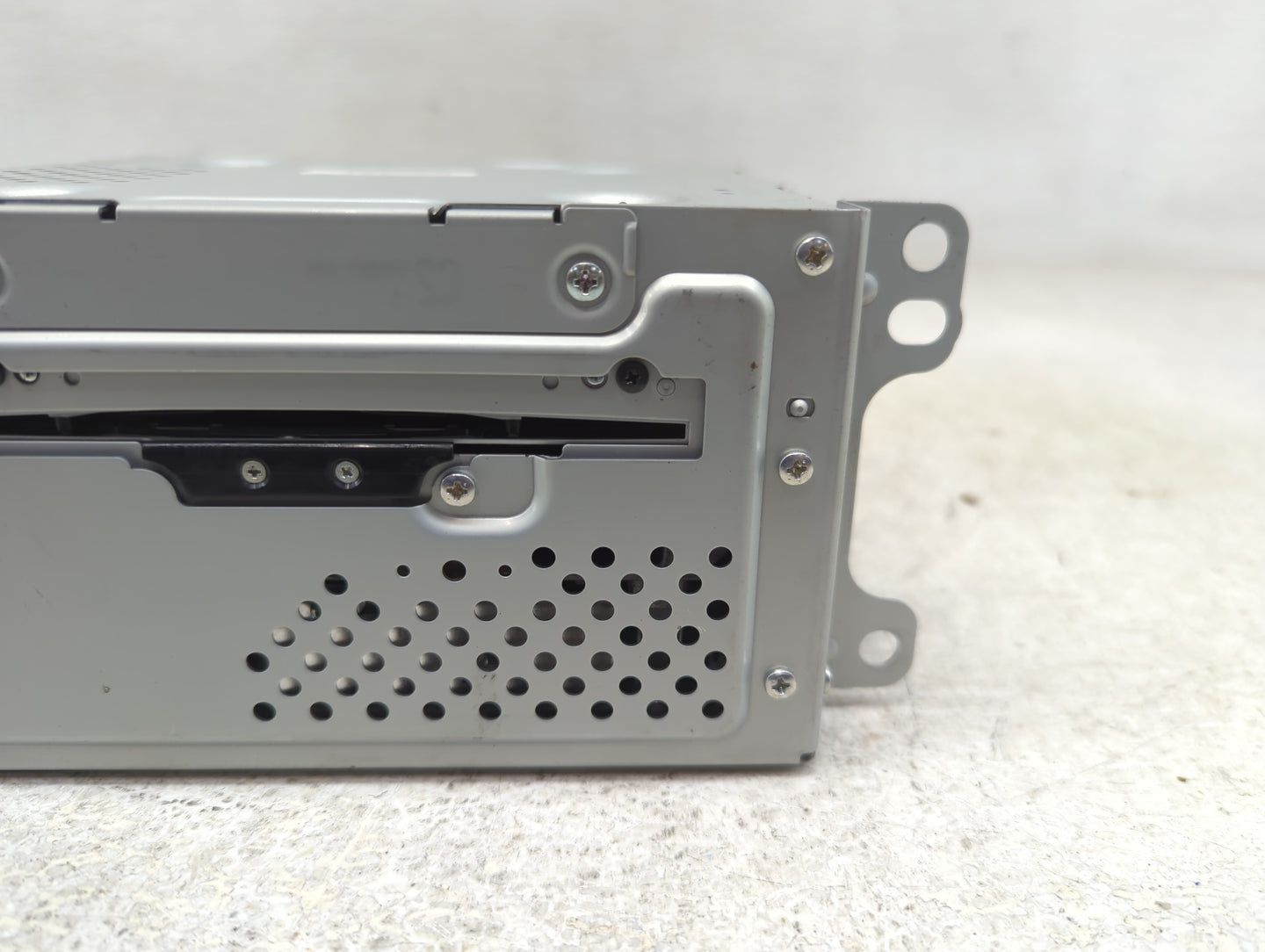 2012 Chevrolet Volt Radio AM FM Cd Player Receiver Replacement P/N:22814136 Fits OEM Used Auto Parts - Oemusedautoparts1.com
