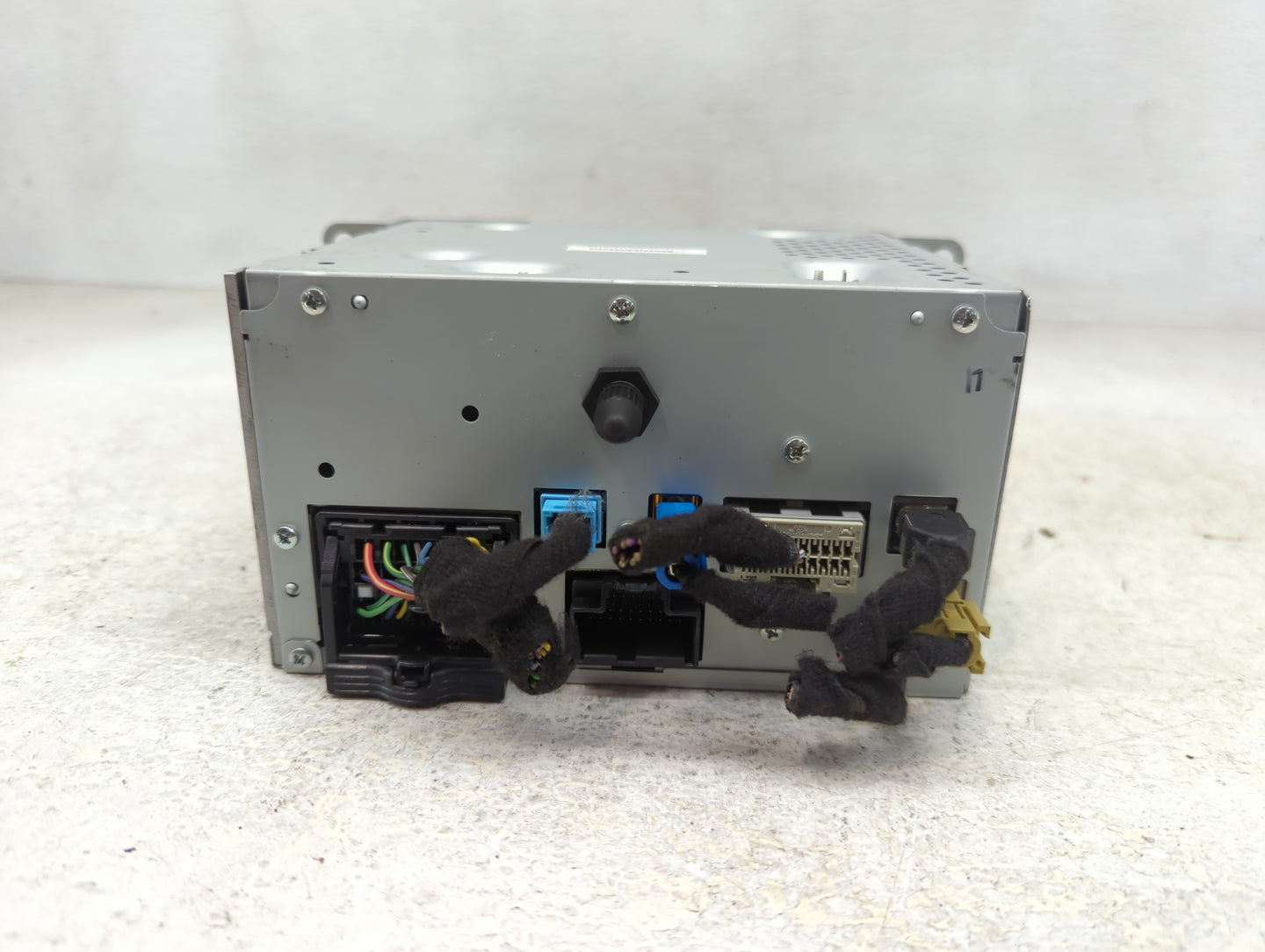 2012 Chevrolet Volt Radio AM FM Cd Player Receiver Replacement P/N:22814136 Fits OEM Used Auto Parts - Oemusedautoparts1.com