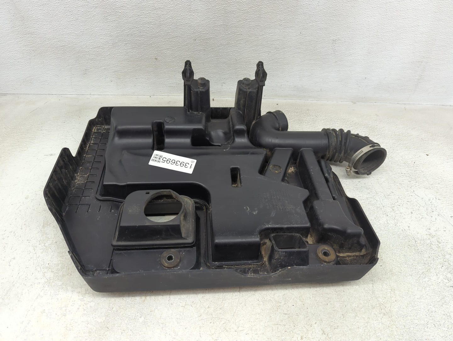 2012 Chevrolet Volt Engine Cover - Oemusedautoparts1.com