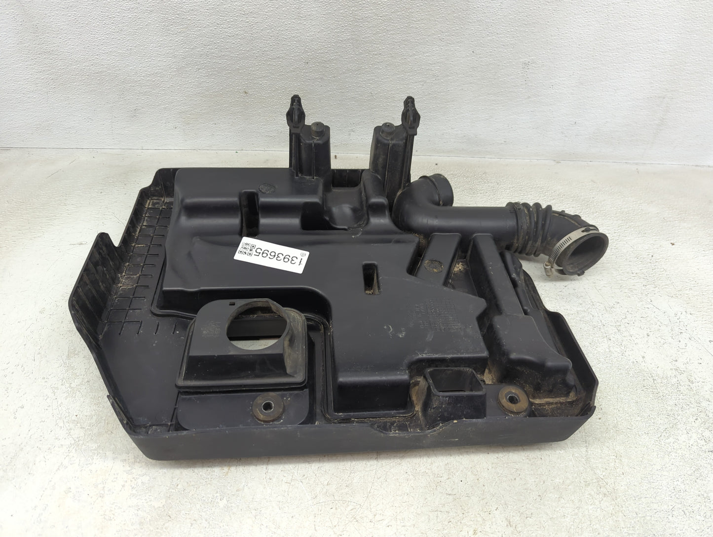 2012 Chevrolet Volt Engine Cover - Oemusedautoparts1.com