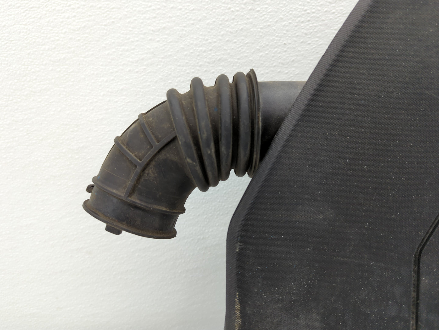 2012 Chevrolet Volt Engine Cover - Oemusedautoparts1.com