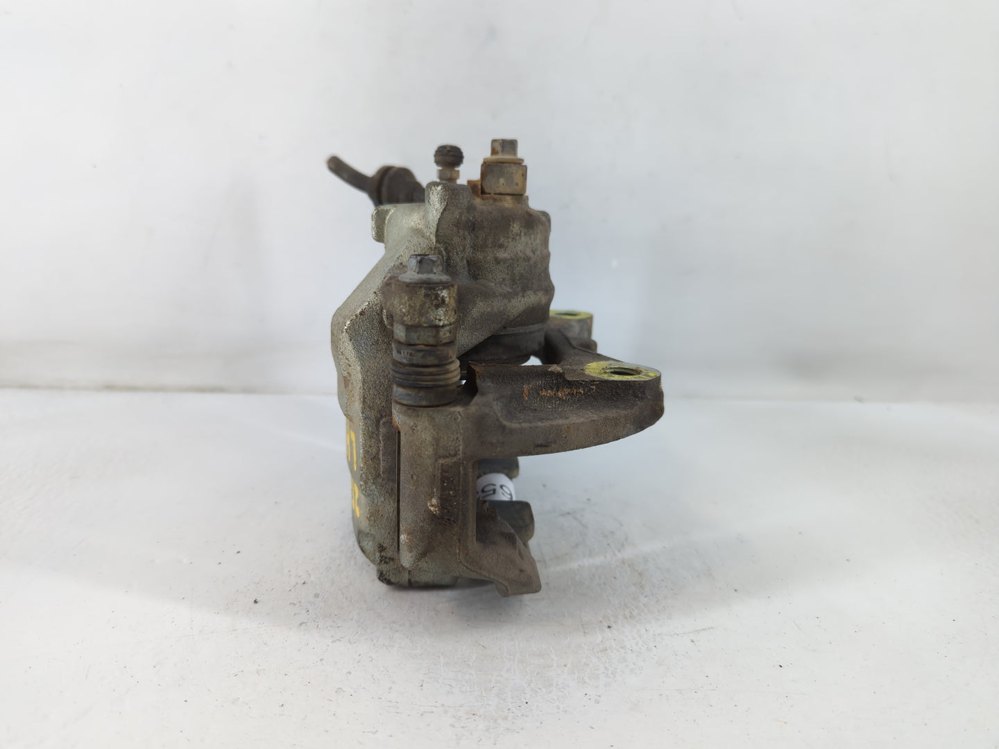 2012-2015 Chevrolet Volt Front Driver Left Brake Caliper - Oemusedautoparts1.com