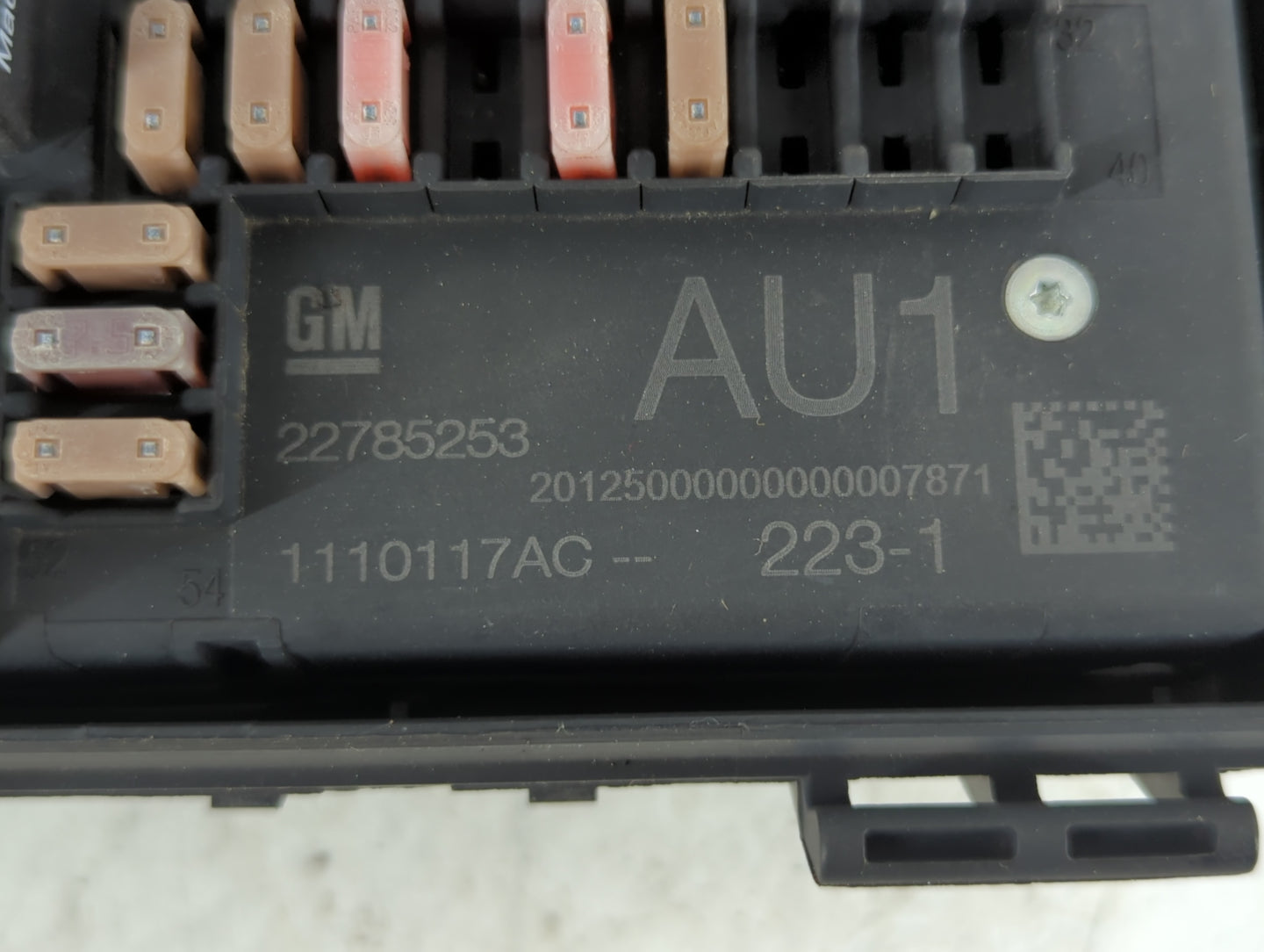 2012 Chevrolet Volt Fusebox Fuse Box Panel Relay Module Fits OEM Used Auto Parts - Oemusedautoparts1.com
