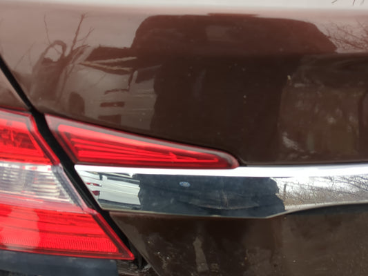 2011 Chrysler 200 Driver Left Side Tail Light Taillight Deck Lid Mounted - Oemusedautoparts1.com