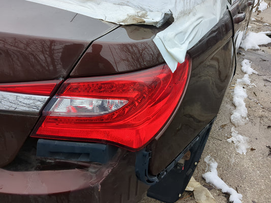 2011-2014 Chrysler 200 Tail Light Assembly Passenger Right OEM Fits Fits 2011 2012 2013 2014 OEM Used Auto Parts - Oemusedau