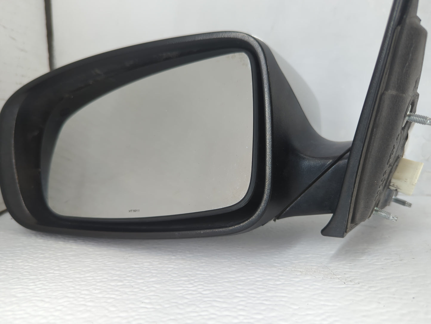 2011-2014 Chrysler 200 Driver Side View Mirror - Left Door Mirror OEM Used - Oemusedautoparts1.com