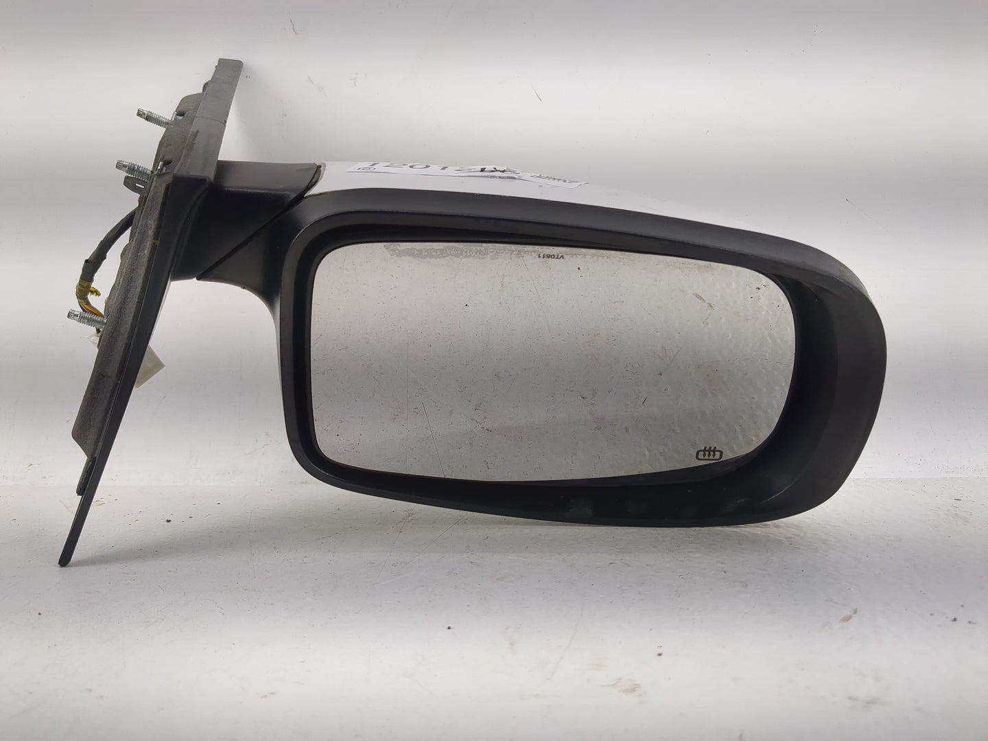 2011-2014 Chrysler 200 Driver Side View Mirror - Left Door Mirror OEM Used - Oemusedautoparts1.com