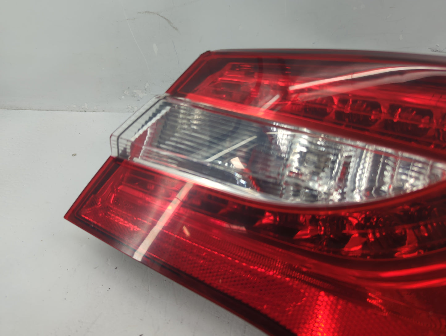 2011-2014 Chrysler 200 Tail Light Assembly Passenger Right OEM Fits Fits 2011 2012 2013 2014 OEM Used Auto Parts - Oemusedau